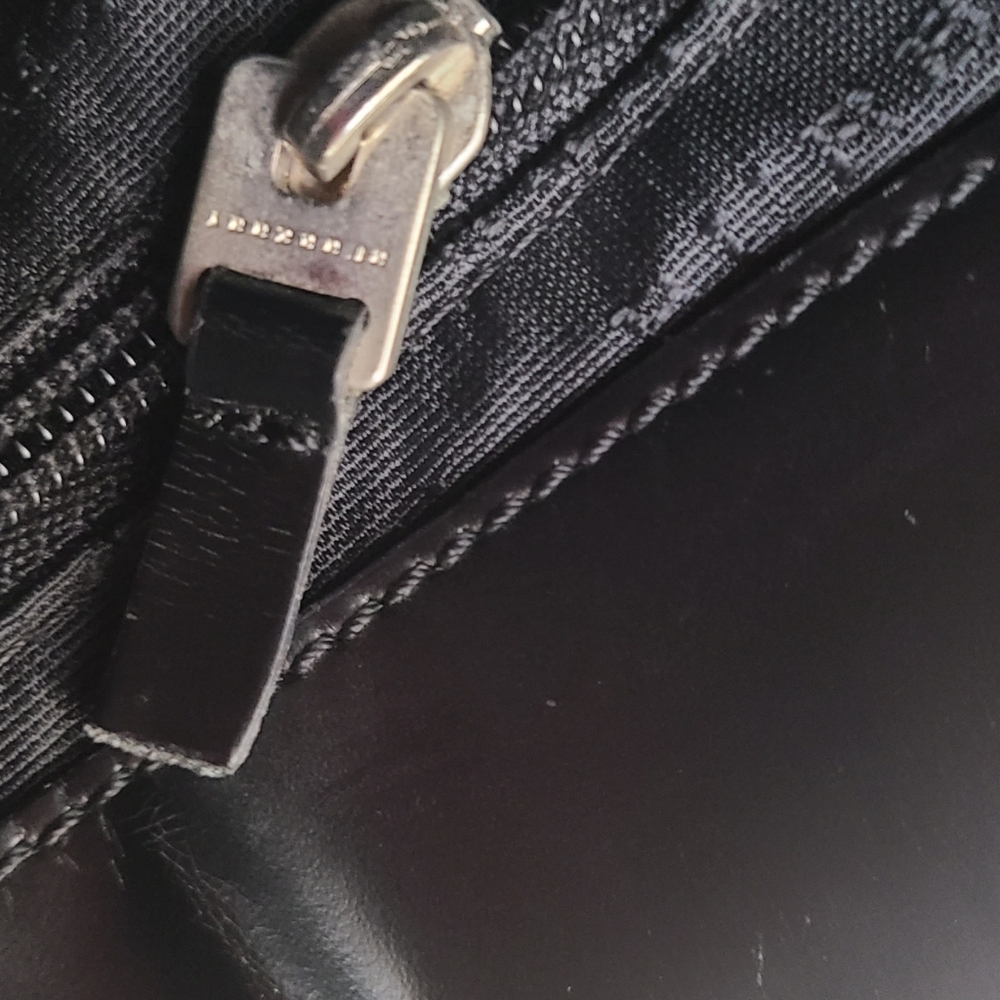 Burberry Classic House Check Shoulder Bag - Picture 9 of 13